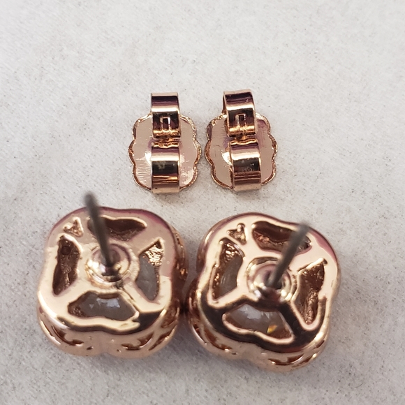 Avon Earrings - Picture 2 of 3